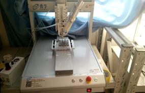 剃須刀雙組份2：1AB膠點(diǎn)膠-香芋機(jī)電